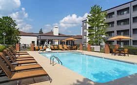 Courtyard By Marriott Louisville East